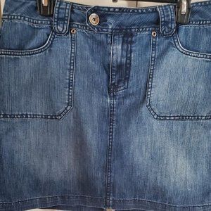 Woman's Size Medium 8/10  Mini Jean Ski